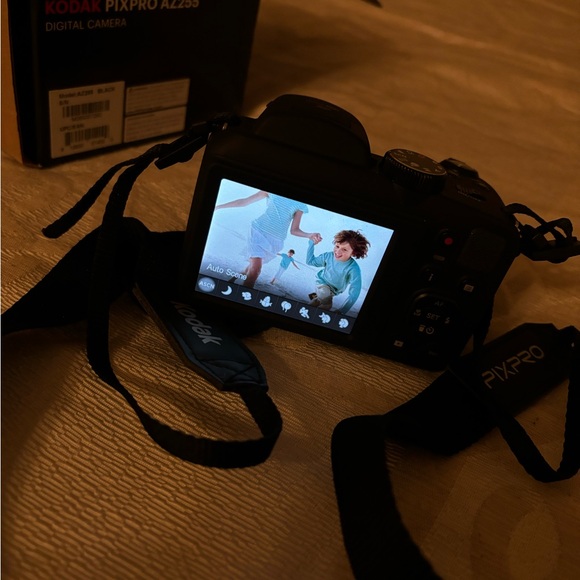 Like-New Kodak PixPro AZ255 Digital Camera - Picture 6 of 15